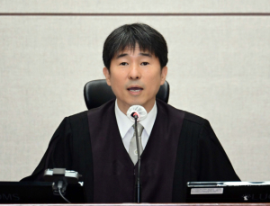 지귀연 판사 “접대 의혹 사실 아냐…공정하고 신속한 재판 할 것”