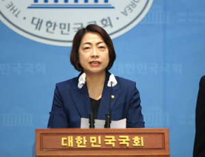 황정아 “김문수, ‘연임’과 ‘중임’ 구분 못 하냐…장기집권 프레임 씌우지 말아야” [21대 대선]