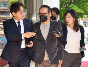 檢, ‘건진법사’ 전성배 소환…김건희 ‘샤넬백’ 행방 추궁