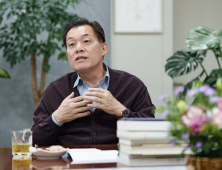 책에서 길을 찾다...이재준 수원시장의 ‘독수공방’