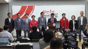 “‘공주는 내란수괴의 고향' 박수현 의원직 사퇴하라“