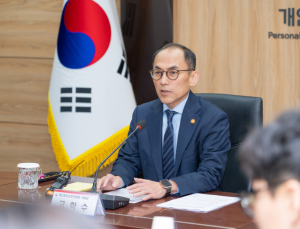 개인정보위 “SKT 서버 18대 악성코드 감염…이름‧주소 등 총 238개 정보 담겨”