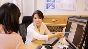 여드름, 생리 불순 유발하는 ‘다낭성 난소 증후군’ 진단 받았다면 [건강 나침반]