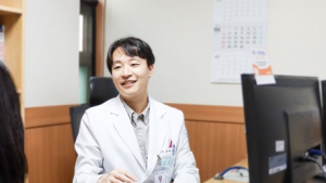 식사 후에 어지럽고 졸린 ‘식후 저혈압’ 노인, 아침에 주로 발생 [건강 나침반]