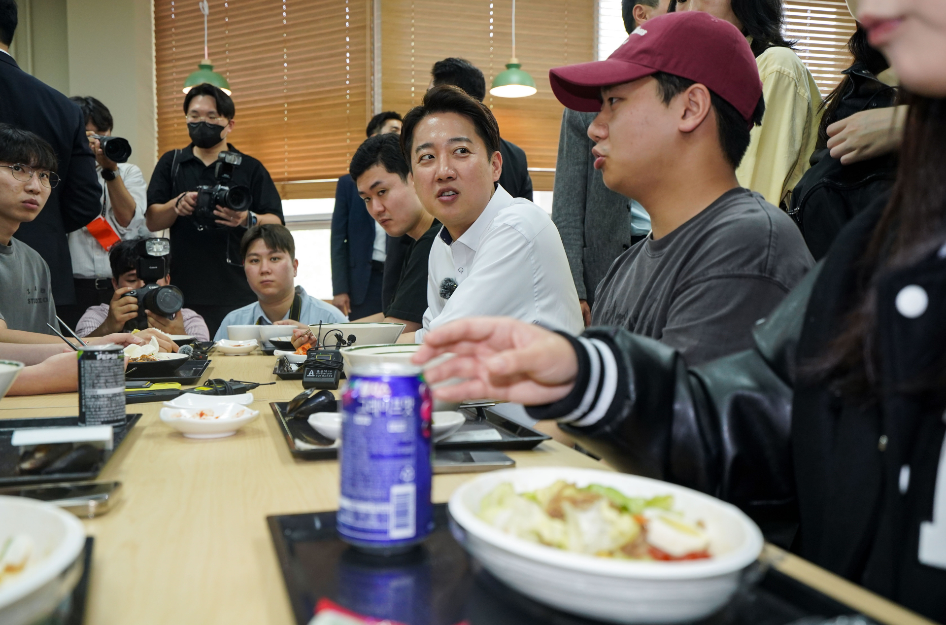 이준석‚ ‘인하대 학식 먹자’…“단일화 질문 무의미”