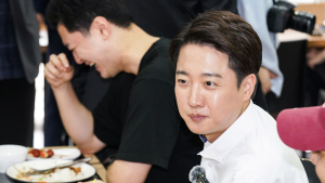 이준석 “4년 중임제‧수도 기능 분산”…10대 개정안 발표 [21대 대선]