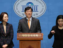 민주당 “이준석, ‘또래 룸살롱’ 발언 함익병 해임해야”