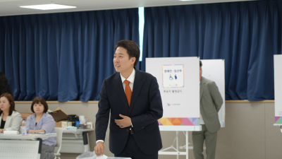 이준석 “대한민국, 젊게 바꾸겠다” [사전투표 현장]