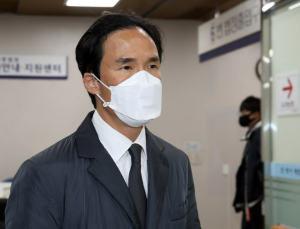‘200억대 횡령·배임 혐의’ 조현범 회장 1심 징역 3년…법정구속